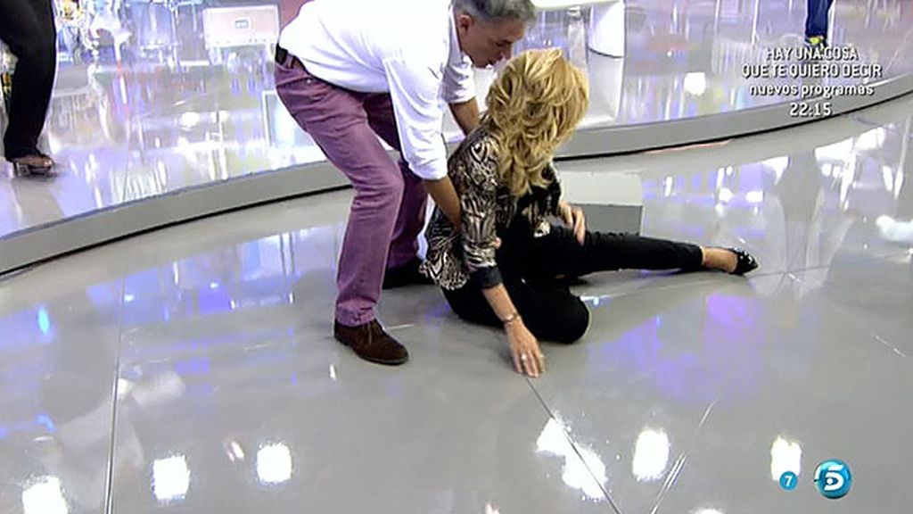 La colaboradora, que corría tras Chelo Gª Cortés, sufre una caída