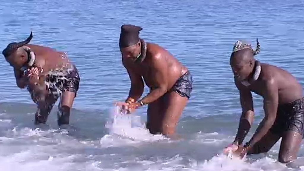 Los Himba descubren el mar