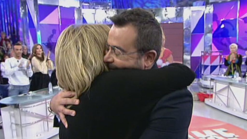 No logran reprimir las lágrimas ante la entereza de la periodista