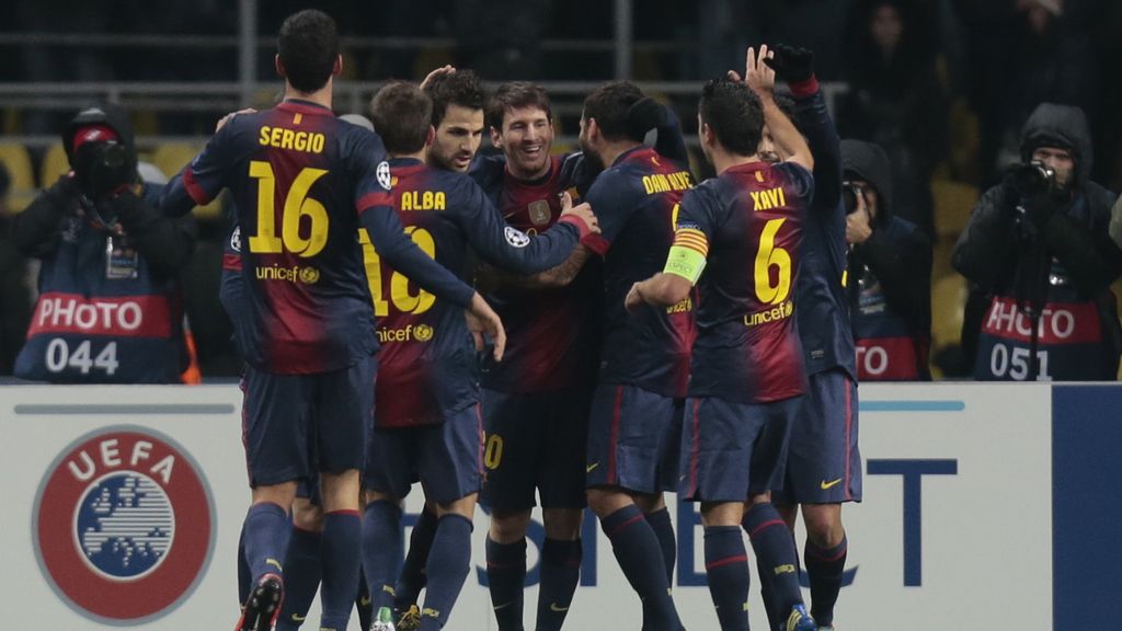 Messi celebra su segundo gol ante el Spartak Moscú con sus compañeros