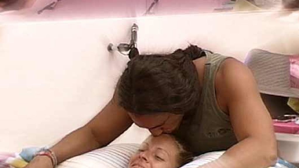 Melanie y Ángel, masajes y caricias