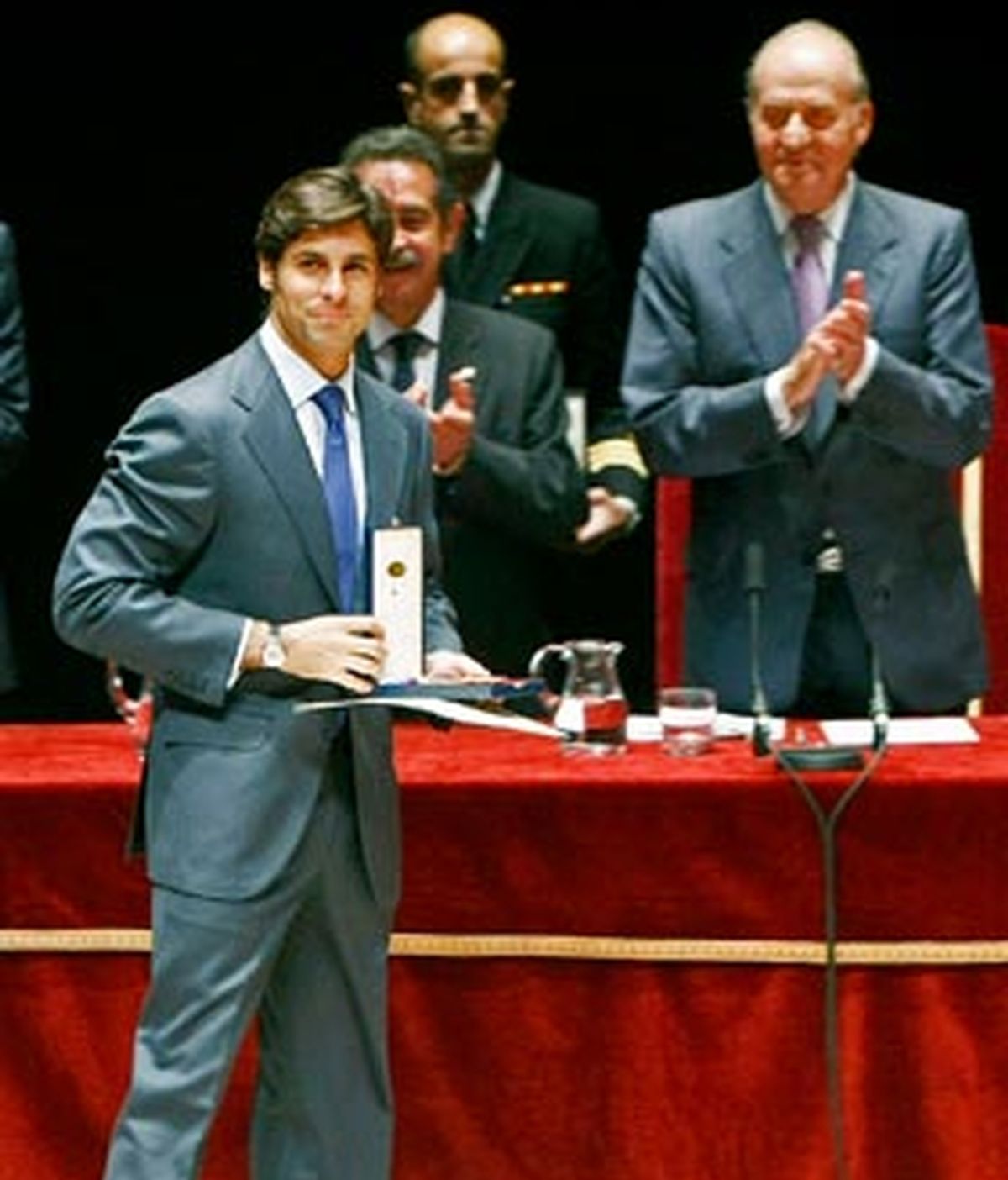 Fran Rivera recibe la Medalla de Oro al Mérito en las Bellas Artes, en una ceremonia presidida por los Reyes de España en el Palacio de Festivales de Cantabria.