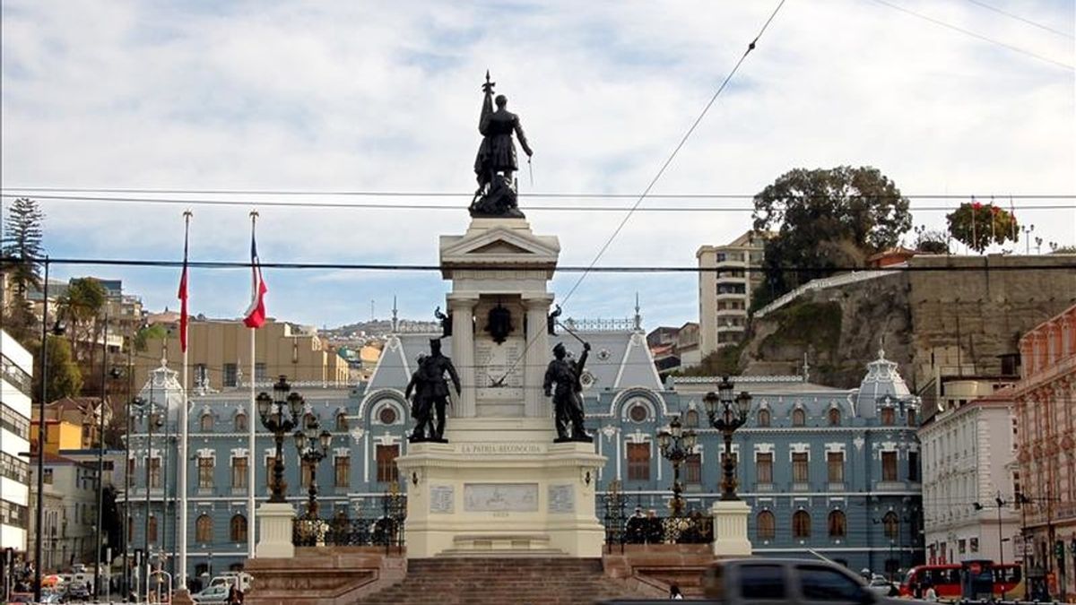 El ministro de Cultura, Luciano Cruz Coke, afirmó que esta vez, el puerto vivirá por tres días una fiesta que tendrá marcado énfasis en su arquitectura, el casco patrimonial y el aprovechamiento de los espacios públicos. EFE/Archivo El ministro de Cultura, Luciano Cruz Coke, afirmó que esta vez, el puerto vivirá por tres días una fiesta que tendrá marcado énfasis en su arquitectura, el casco patrimonial y el aprovechamiento de los espacios públicos. EFE/Archivo