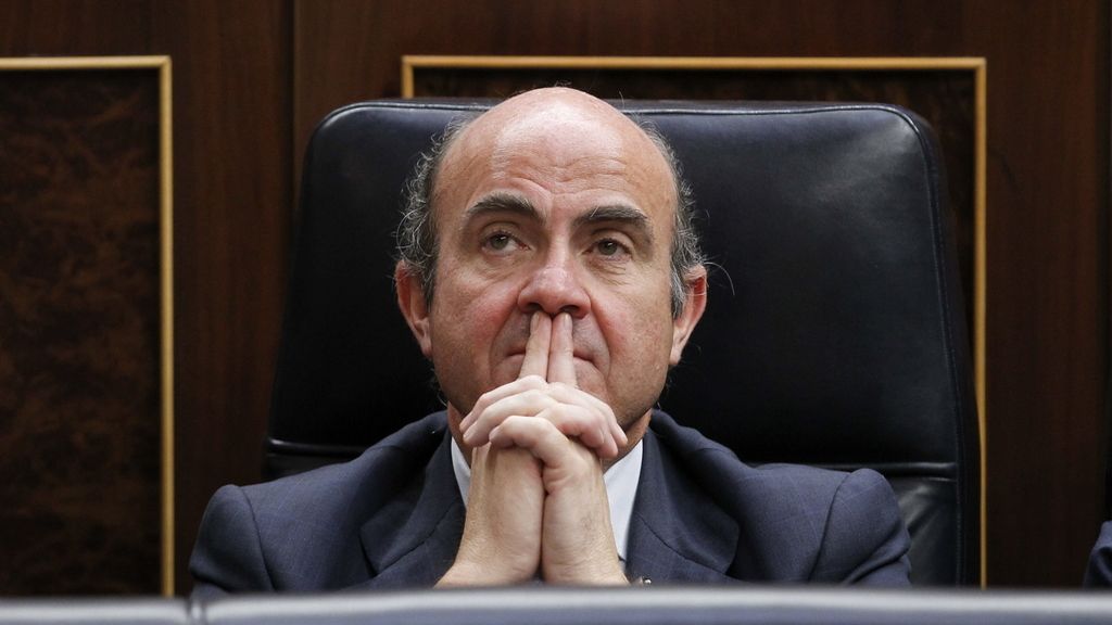 El ministro de Economía, Luis de Guindos, antes de la solemne sesión de apertura de la X legislatura El ministro de Economía, Luis de Guindos, antes de la solemne sesión de apertura de la X legislatura