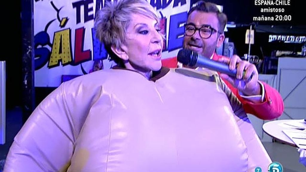 Agobiada y con ganas de quitarse el disfraz, así ha acabado la colaboradora