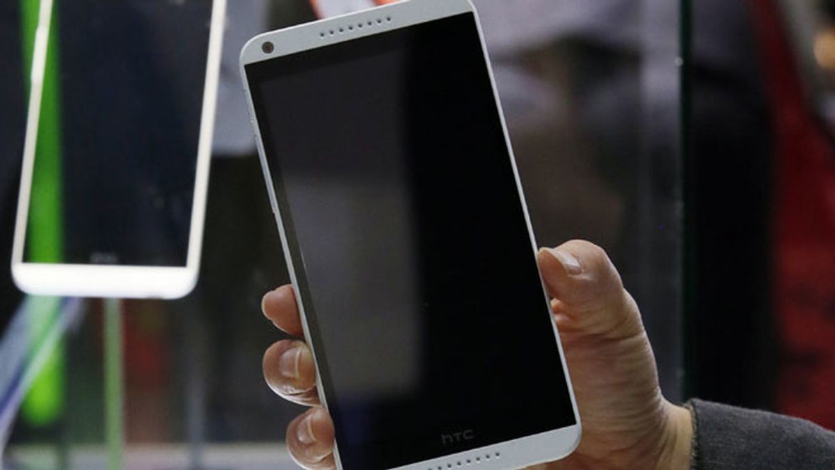 HTC presume con su nuevo Desire 816 HTC presume con su nuevo Desire 816