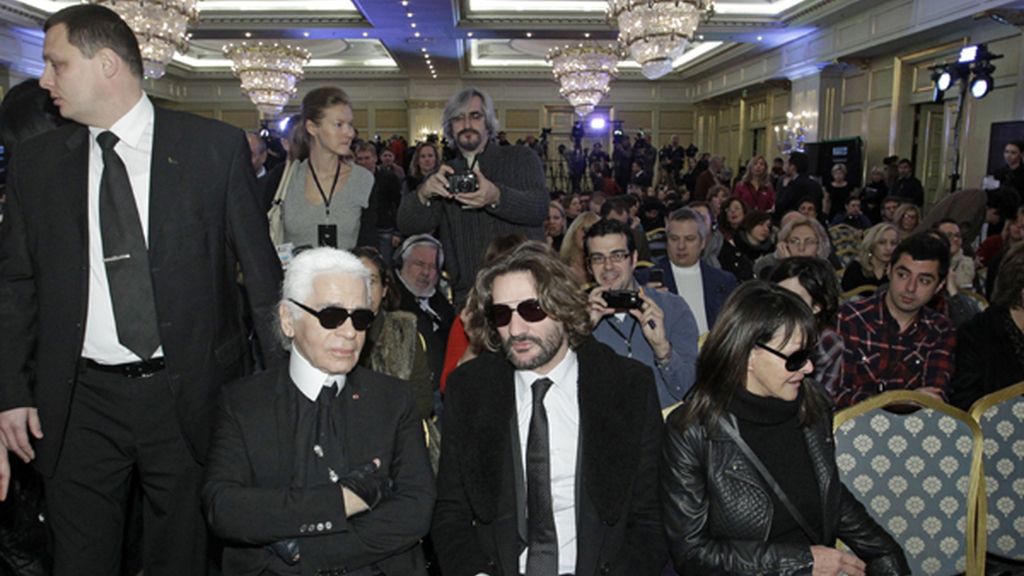 Karl Lagerfeld presenta el calendario