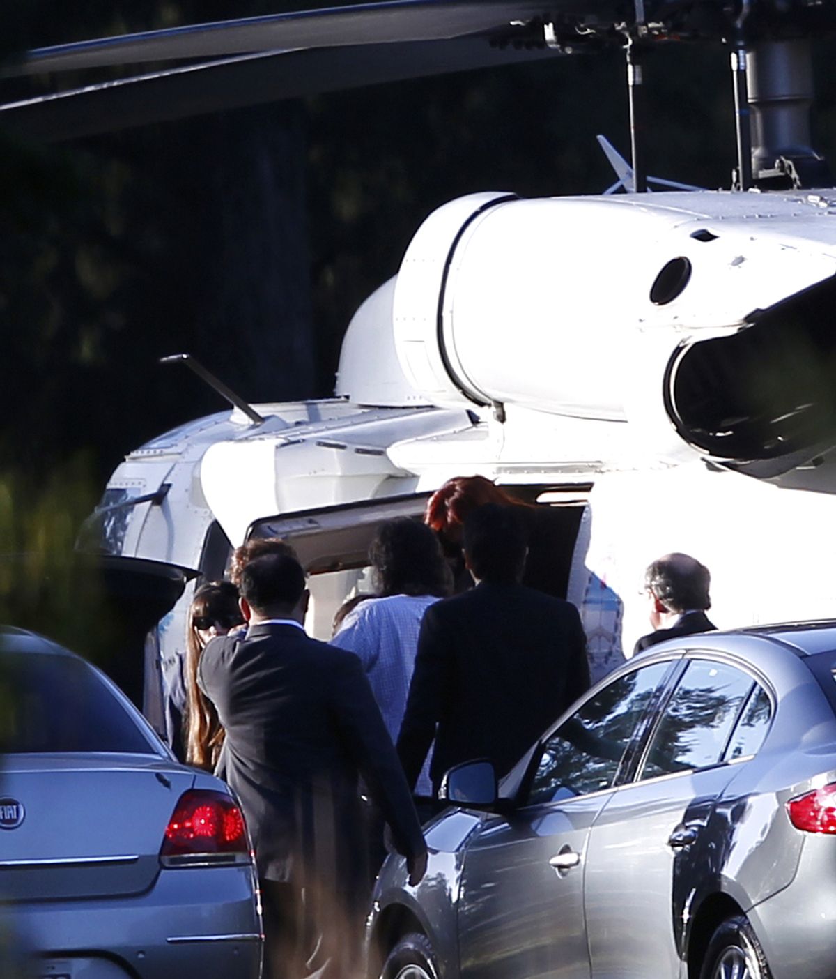 La presidenta argentina, Cristina Fernández, baja del helicóptero que trasladó a la mandataria al Hospital Austral para ser operada de un cáncer de tiroides La presidenta argentina, Cristina Fernández, baja del helicóptero que trasladó a la mandataria al Hospital Austral para ser operada de un cáncer de tiroides
