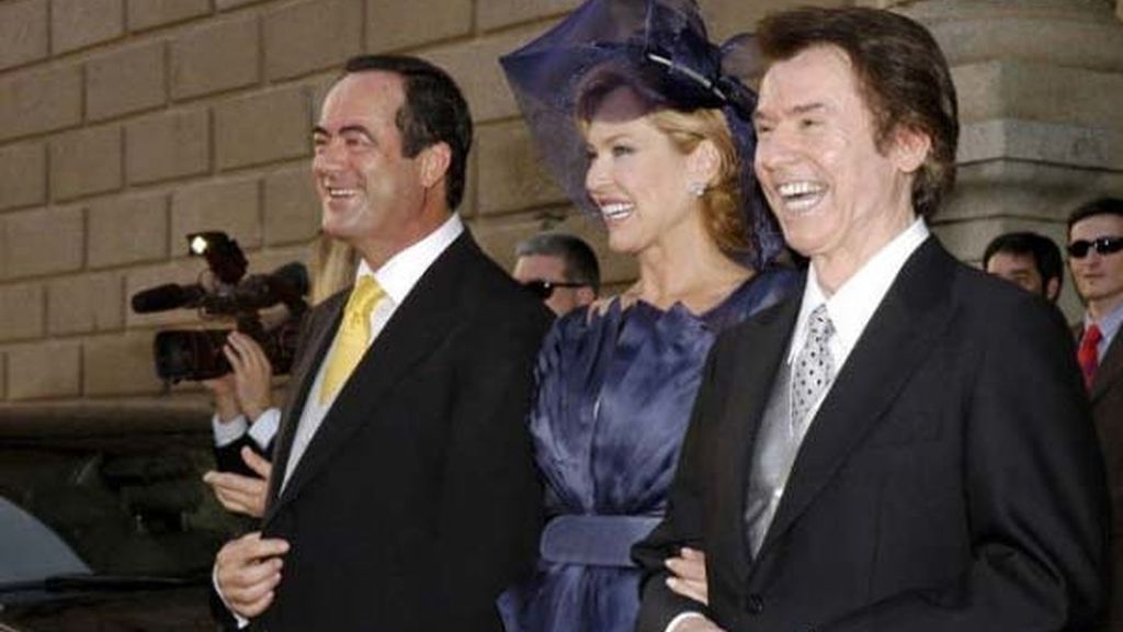 Con Raphael, en la boda de sus hijos