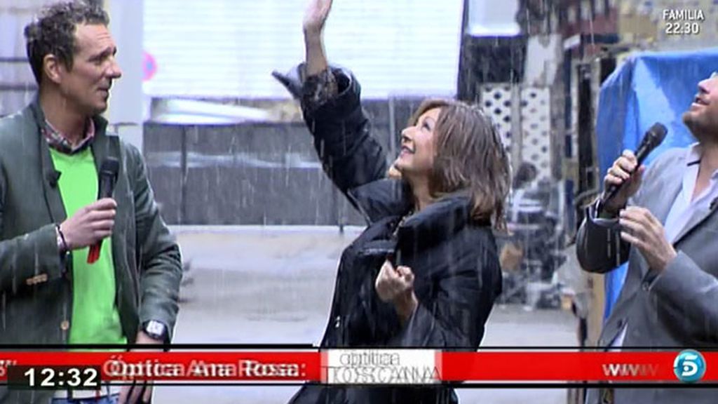 La presentadora le ha tirado una bola de nieve a Joaquín Prat durante la despedida