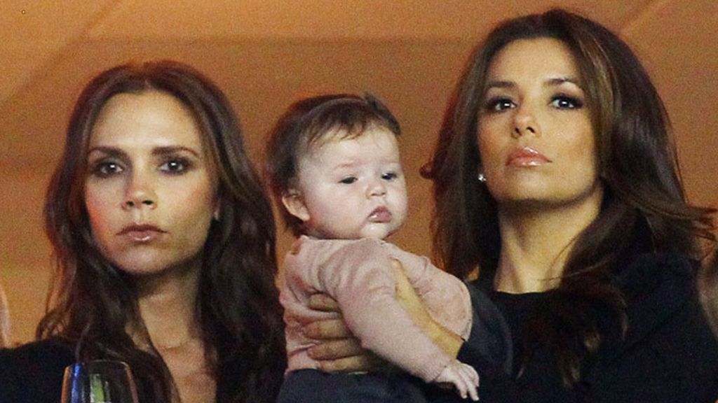 Victoria Beckham y Eva Longoria se marcan un 'Michael Jackson' con Harper 7