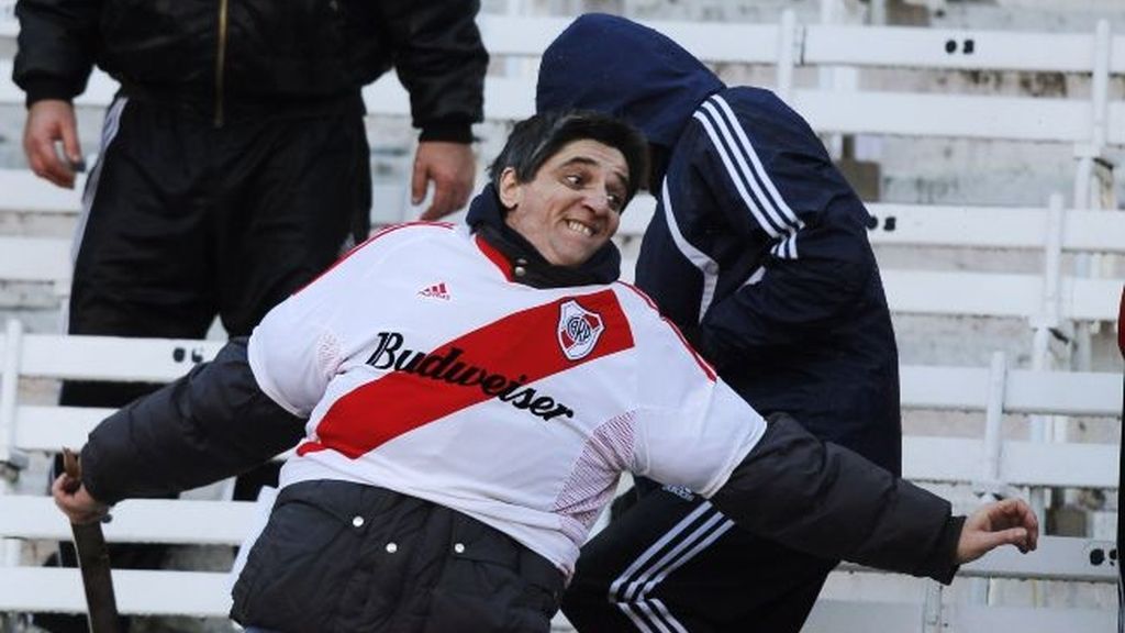 Gravísimos incidentes tras el descenso de River Plate a la 'B'