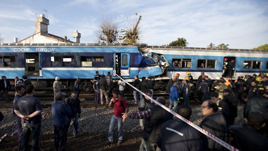 Chocan dos trenes cerca de Buenos Aires