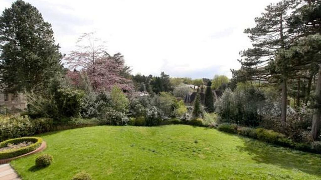 La mansión, típicamente British, está en Alderley Edge