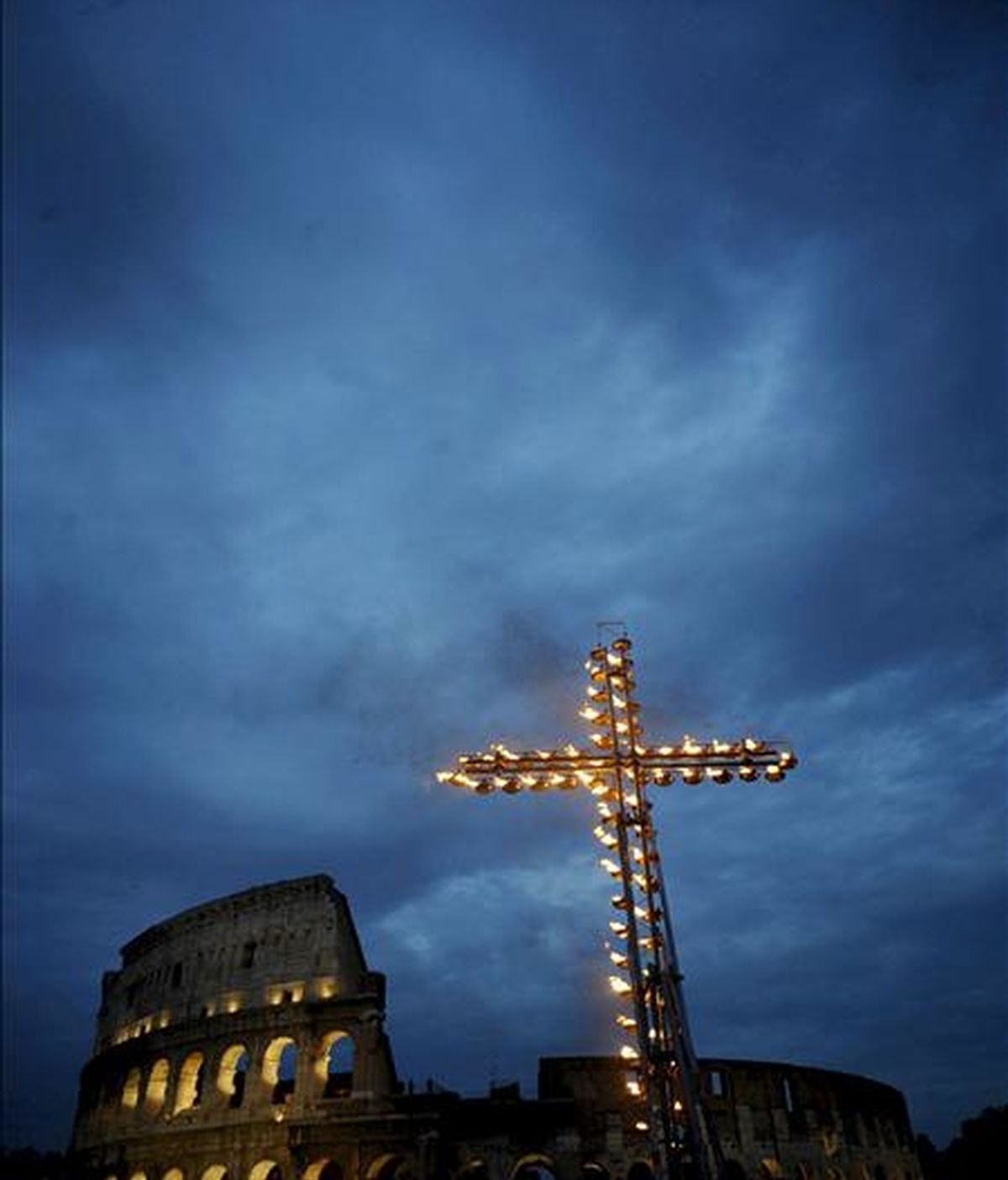 El Papa preside el tradicional Vía Crucis. Víde: ATLAS