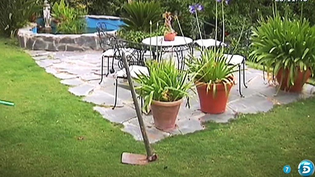 Consta de 3 dormitorios, terraza, jardín y solárium