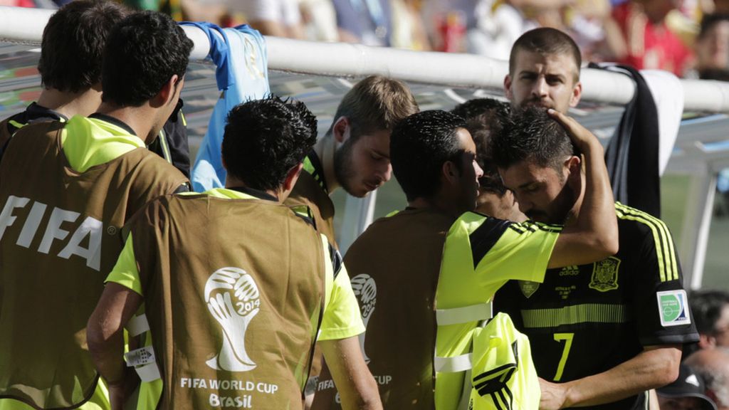 Y homenajeado por los suplentes en el banquillo