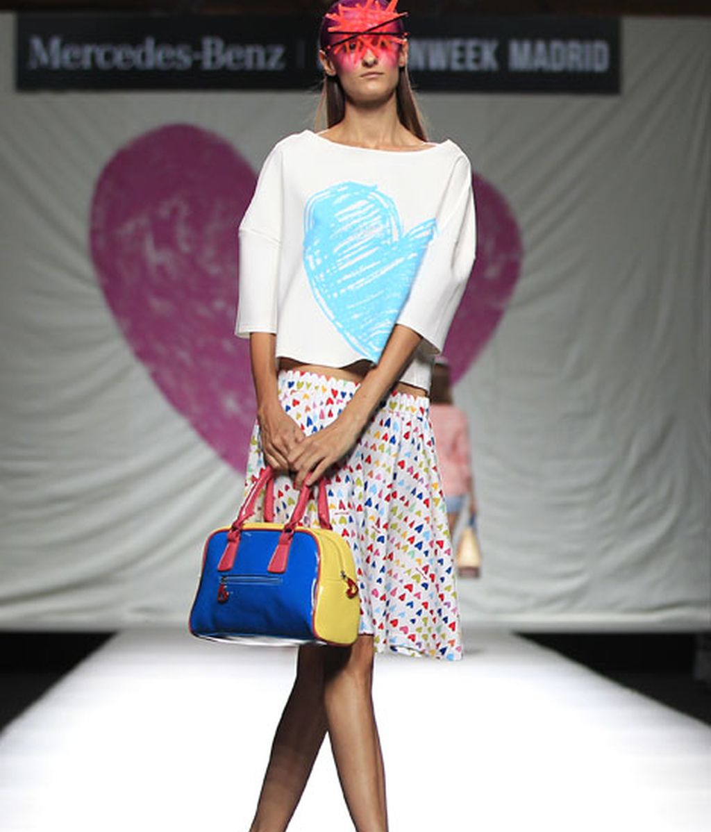 Ágata vuelve a jugar con el color