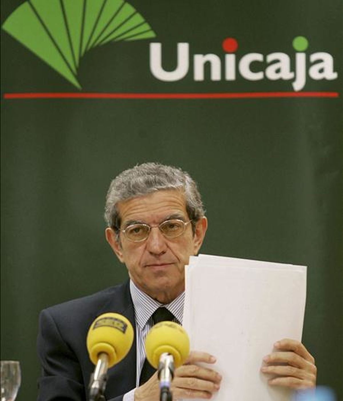 En la imagen, el presidente de Unicaja, Braulio Medel, durante una rueda de prensa en Cádiz. EFE/Archivo