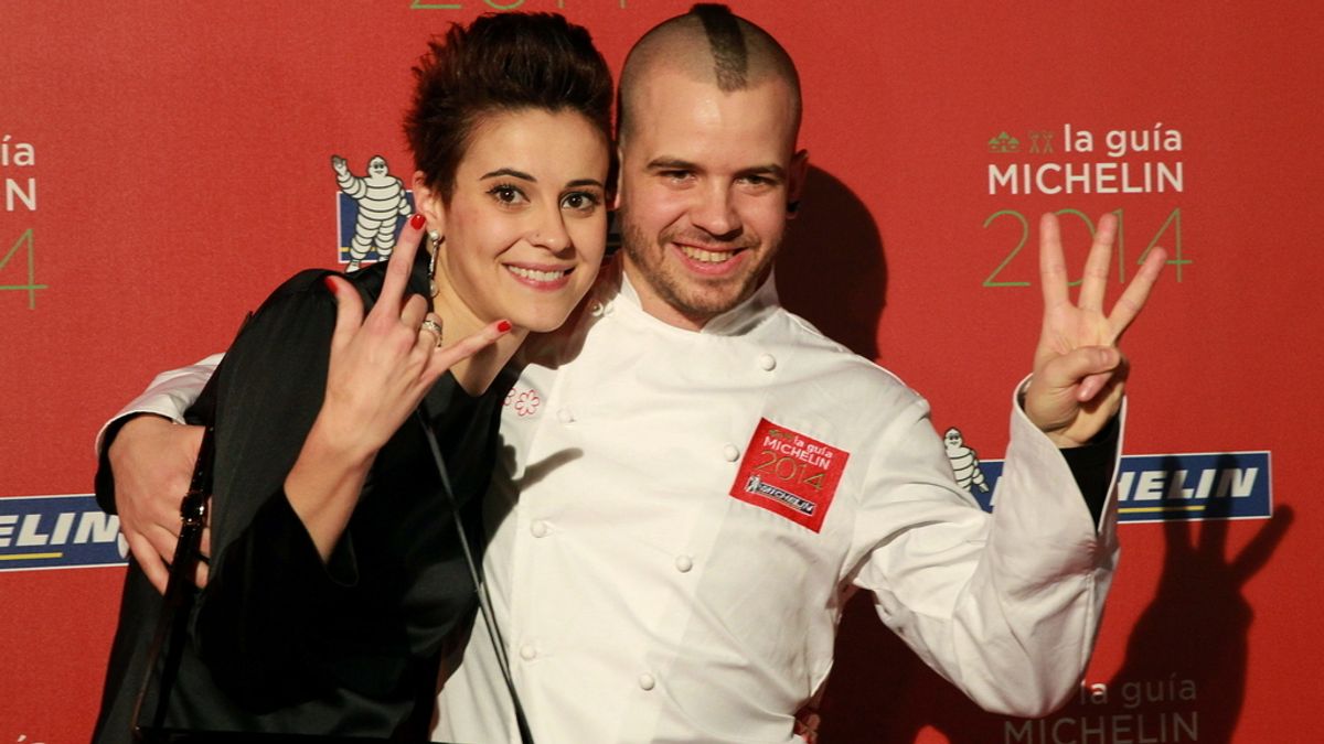El chef David Muñoz y su esposa Ángela Montero, del restaurante DiverXO de Madrid, celebran la tercera estrella de la Guía Michelin España & Portugal 2014