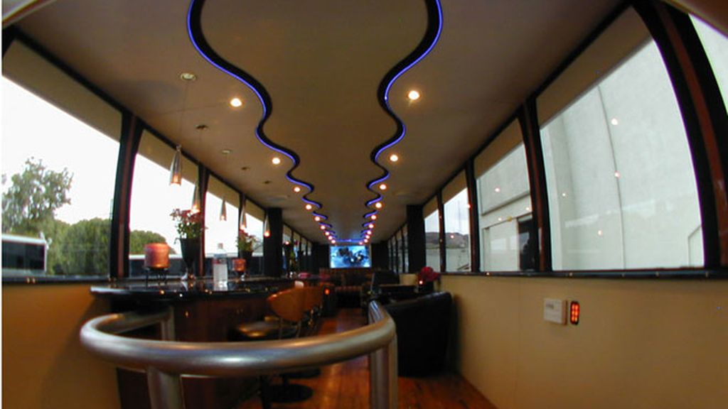 La mansión móvil que Ashton Kutcher lleva al set de 'Dos hombres y medio'