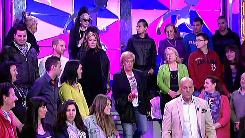 Los colaboradores celebran el Viernes Santo