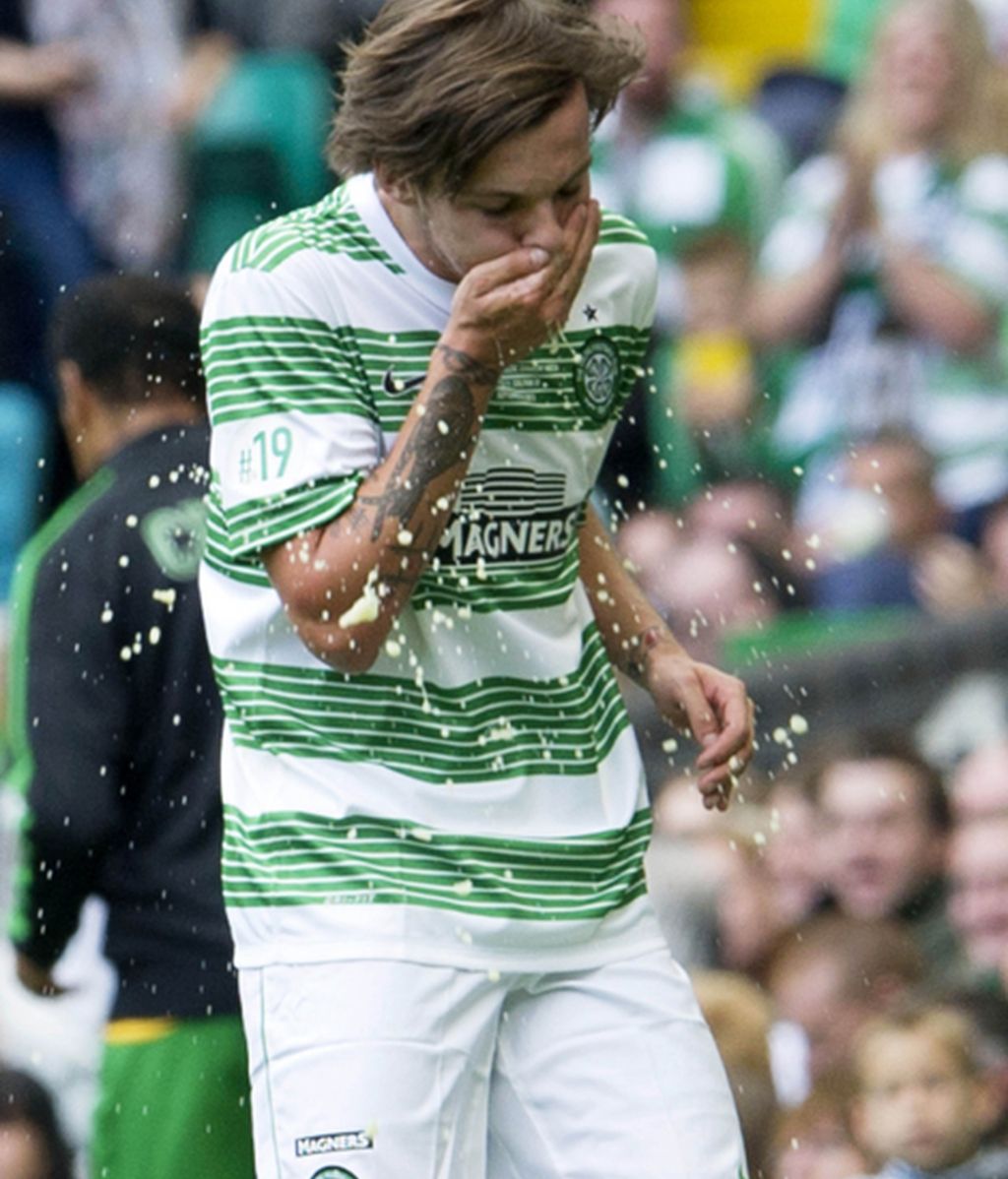 Louis Tomlinson, de One Direction, vomita en pleno partido benéfico