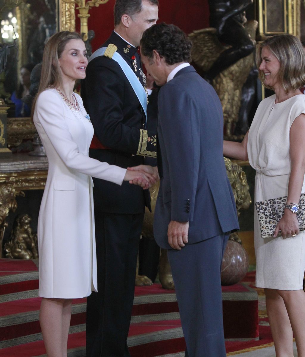 Personalidades de la política, los deportes y el arte saludan a los nuevos reyes