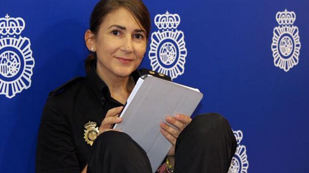 La inspectora Carolina González, la nueva 'community manager' de la Policía Nacional