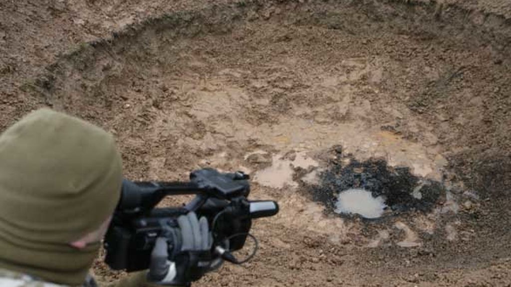 Un falso meteorito abre un enorme cráter