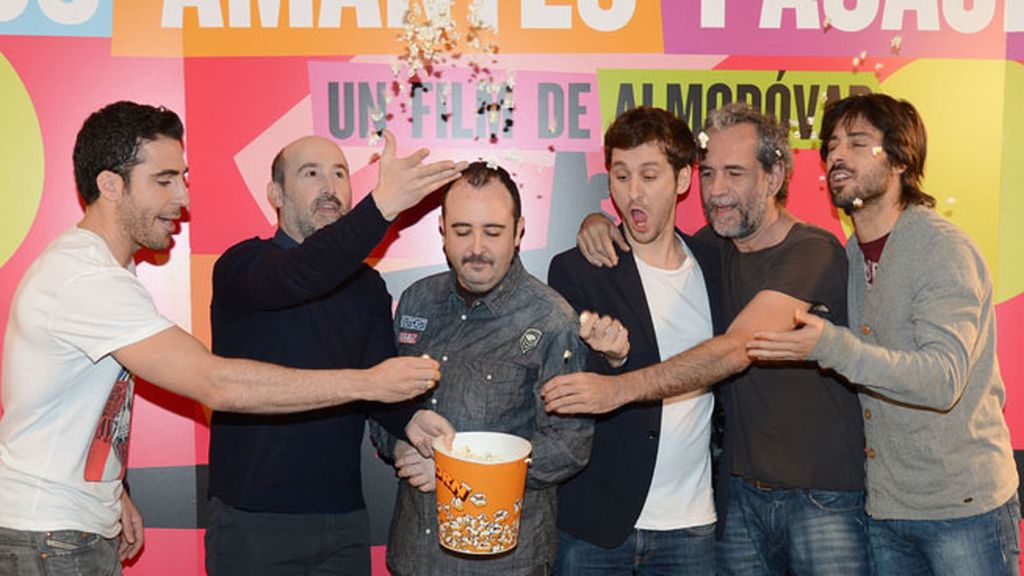 Buen rollo en la presentación con Hugo Silva y Blanca Suárez