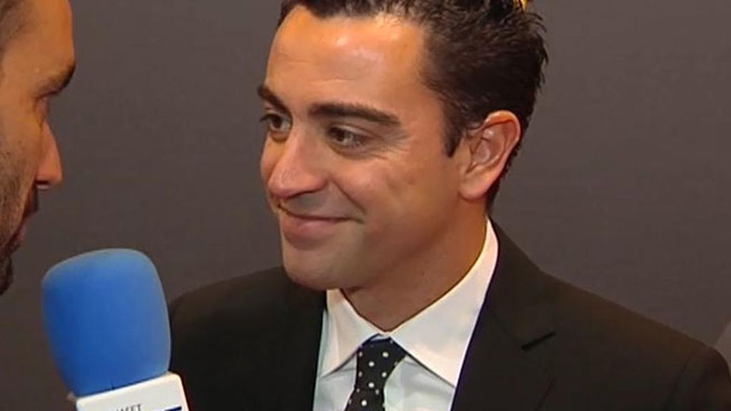 Xavi Hernández y su corbata de lunares