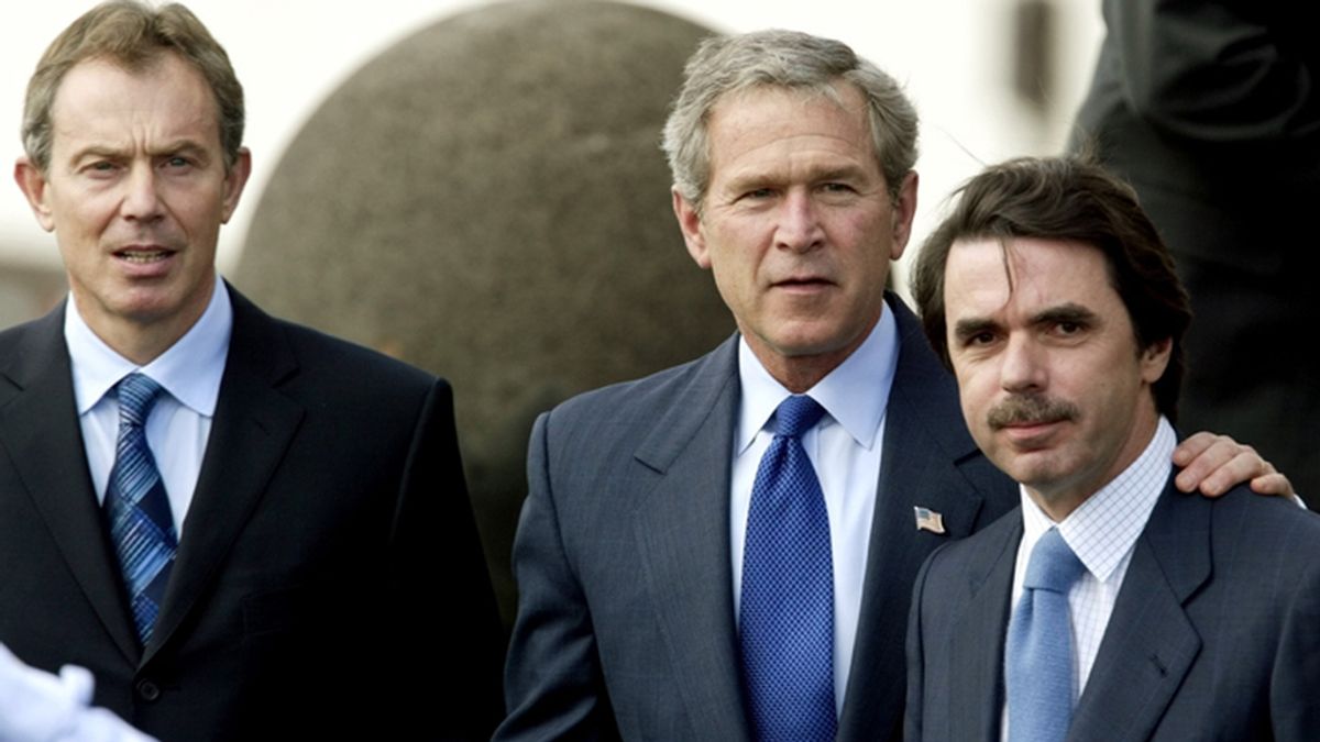 Aznar y Bush en la cumbre de las Azores de 2003