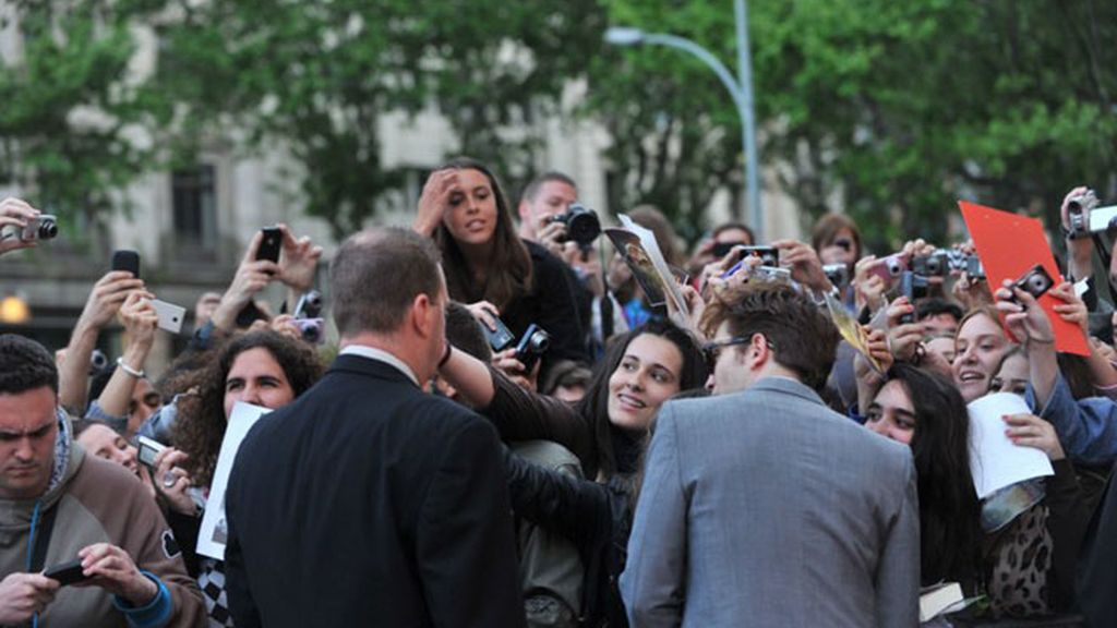 Pattinson y Witherspoon hacen enloquecer a sus fans de Barcelona