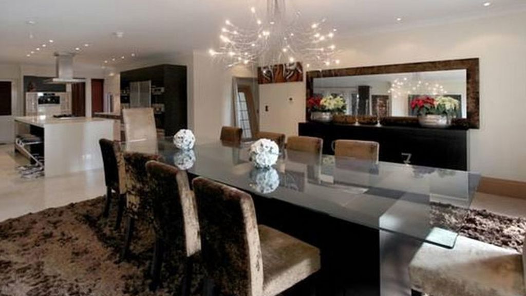 La mansión, típicamente British, está en Alderley Edge