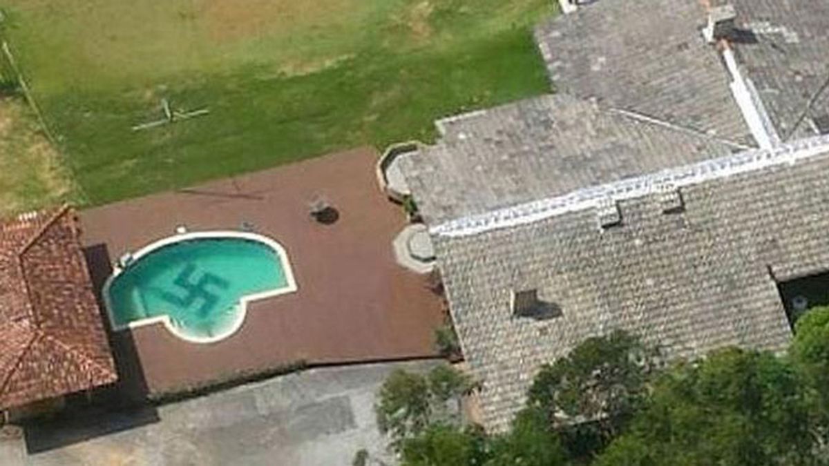 Encuentran una esvástica gigante en una piscina de Brasil