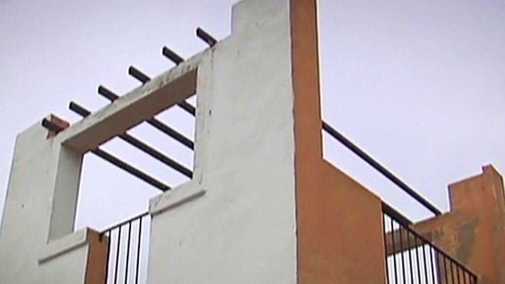 Consta de 3 dormitorios, terraza, jardín y solárium