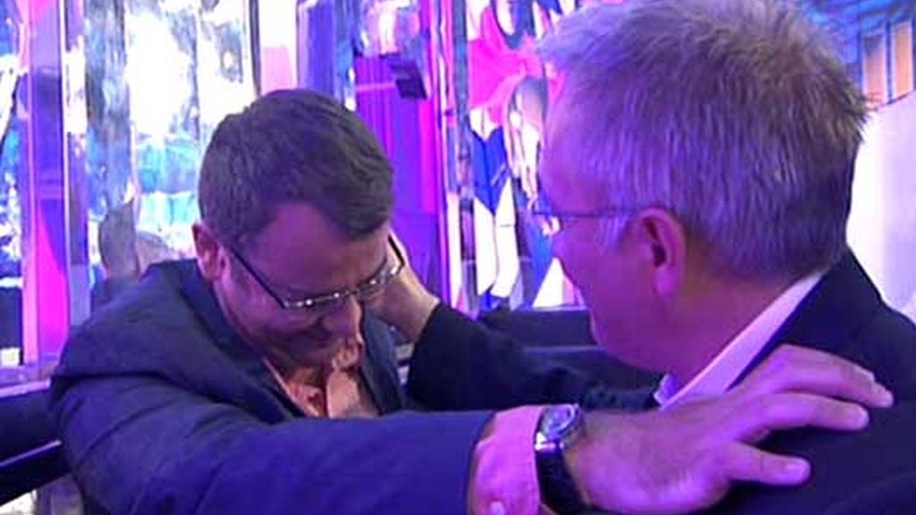 Javier Sardá visita el plató de 'Sálvame'