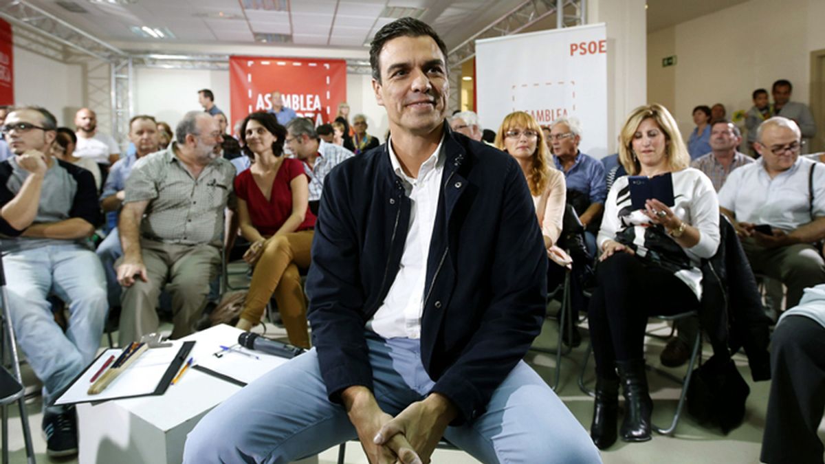 Pedro Sánchez asiste a una asamblea abierta sobre educación