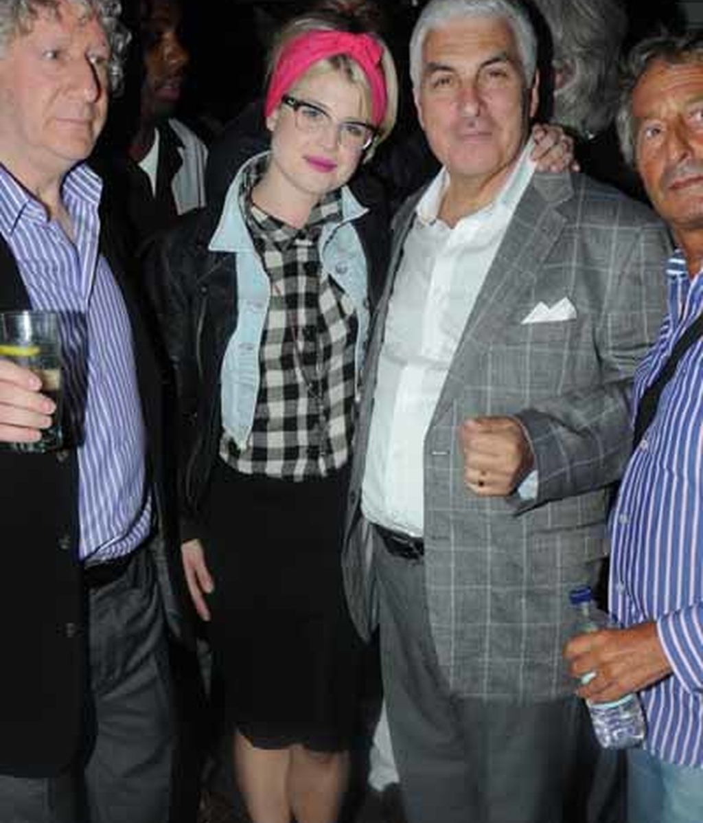 El padre de Amy, Mitch, junto a la cantante Kelly Ousbourne