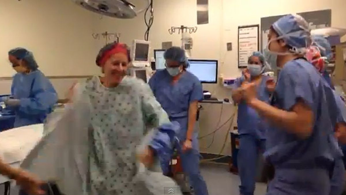 Deborah Cohan, bailando en el quirófano antes de su doble mastectomía