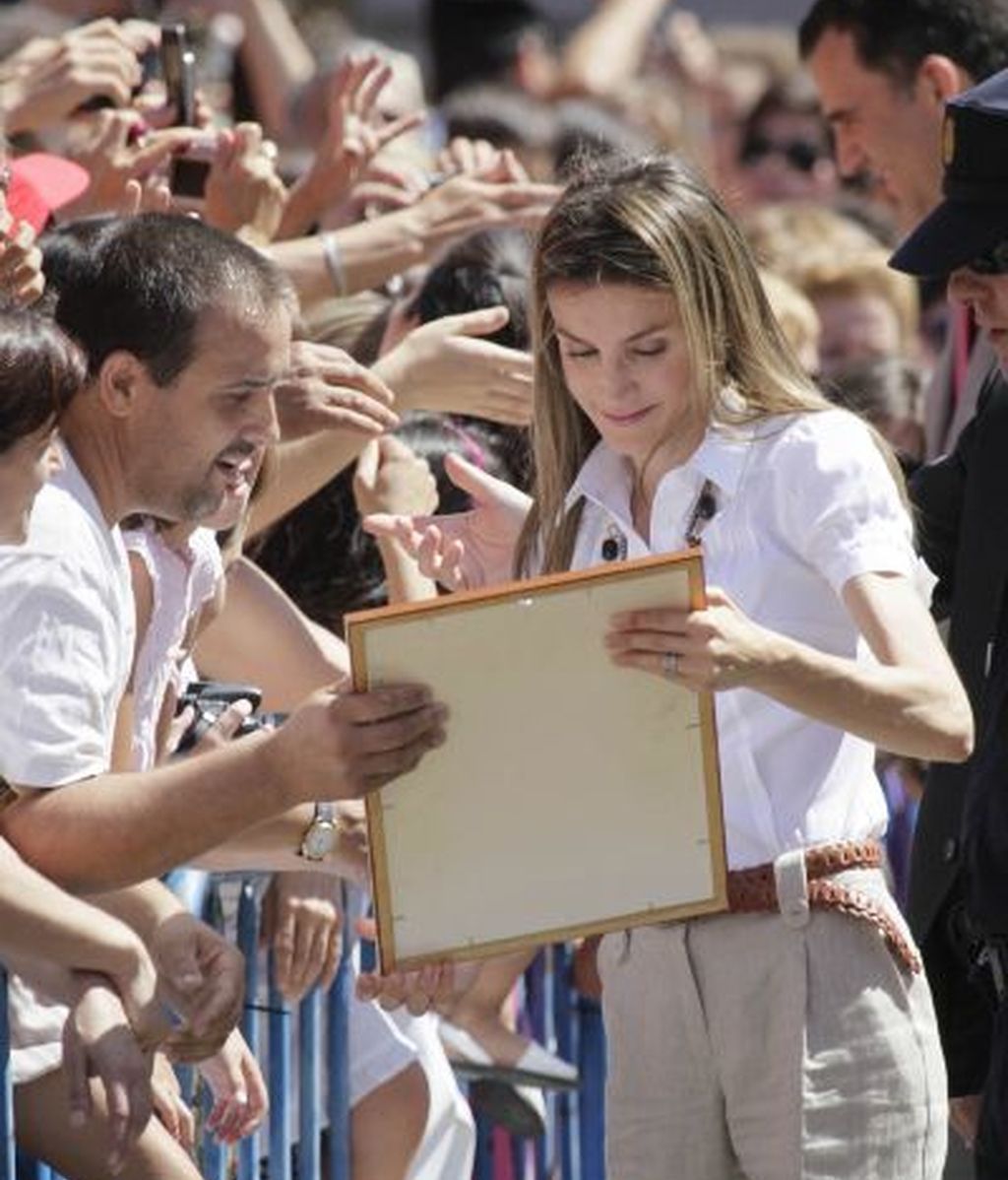 Doña Letizia acapara miradas y aplausos en Alcázar de San Juan