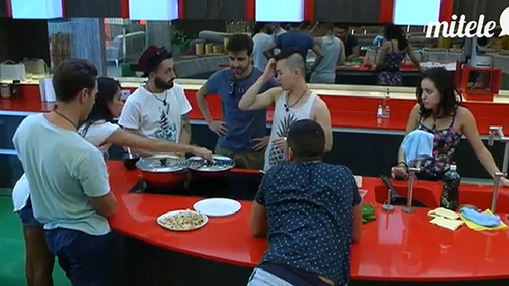 Han sorprende a sus compañeros con un plato chino