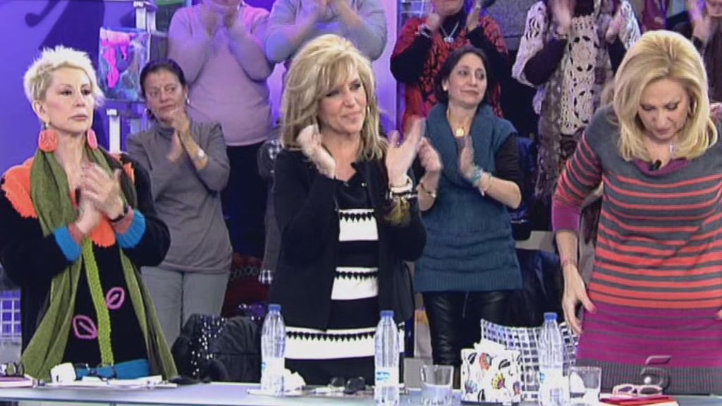 No logran reprimir las lágrimas ante la entereza de la periodista