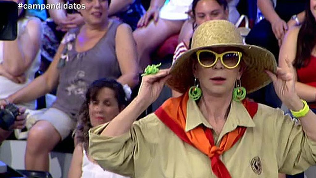 Los scouts visitan 'Sálvame' antes de emprender su camino al campamento