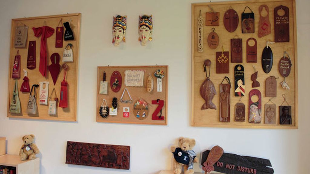 Colecciona más de 8.200 carteles de ‘No molestar’