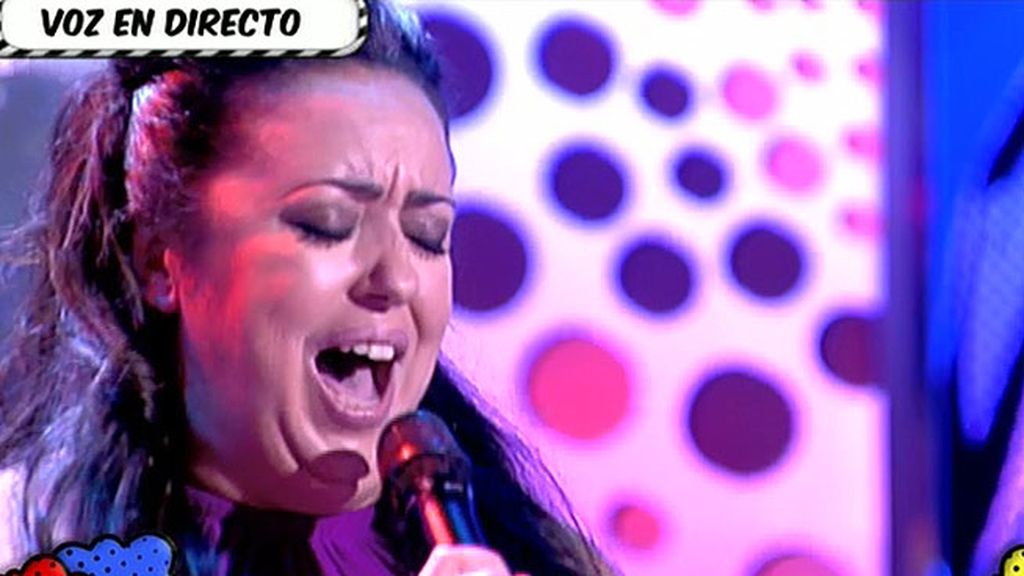 La artista de 'La Voz' canta 'Como una ola' en Sálvame