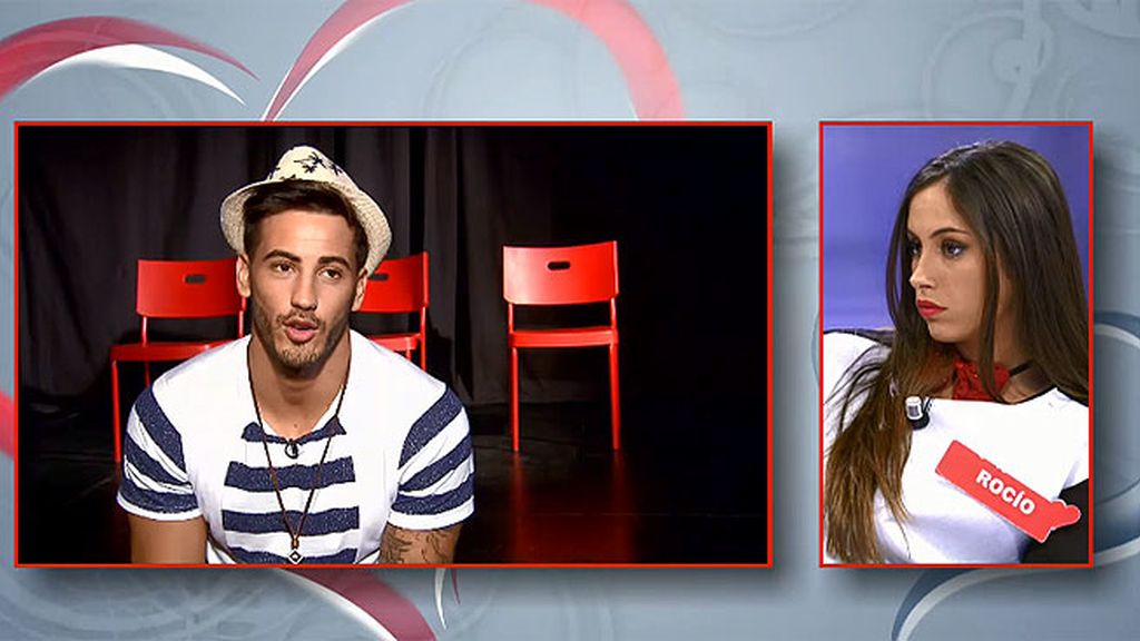 Bea y Rocío la eligen para que tenga la cita con Iván