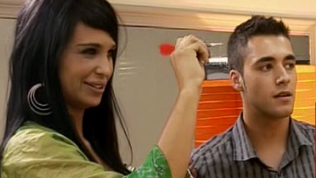 Un velero y una partida de dardos