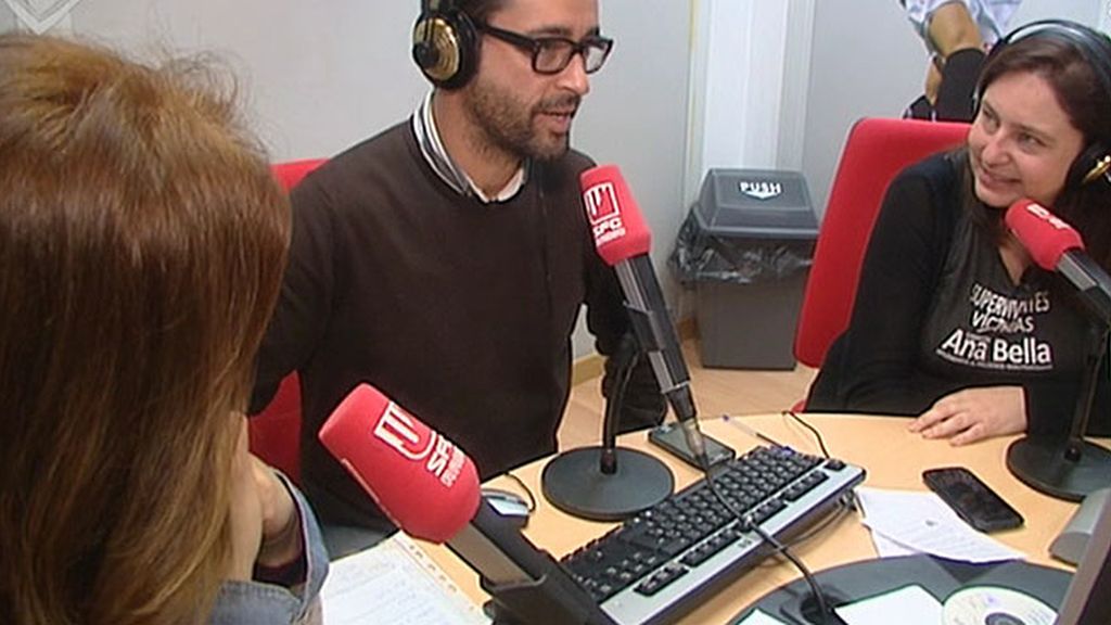La colaboradora de 'Sálvame' se emociona durante la terapia de grupo